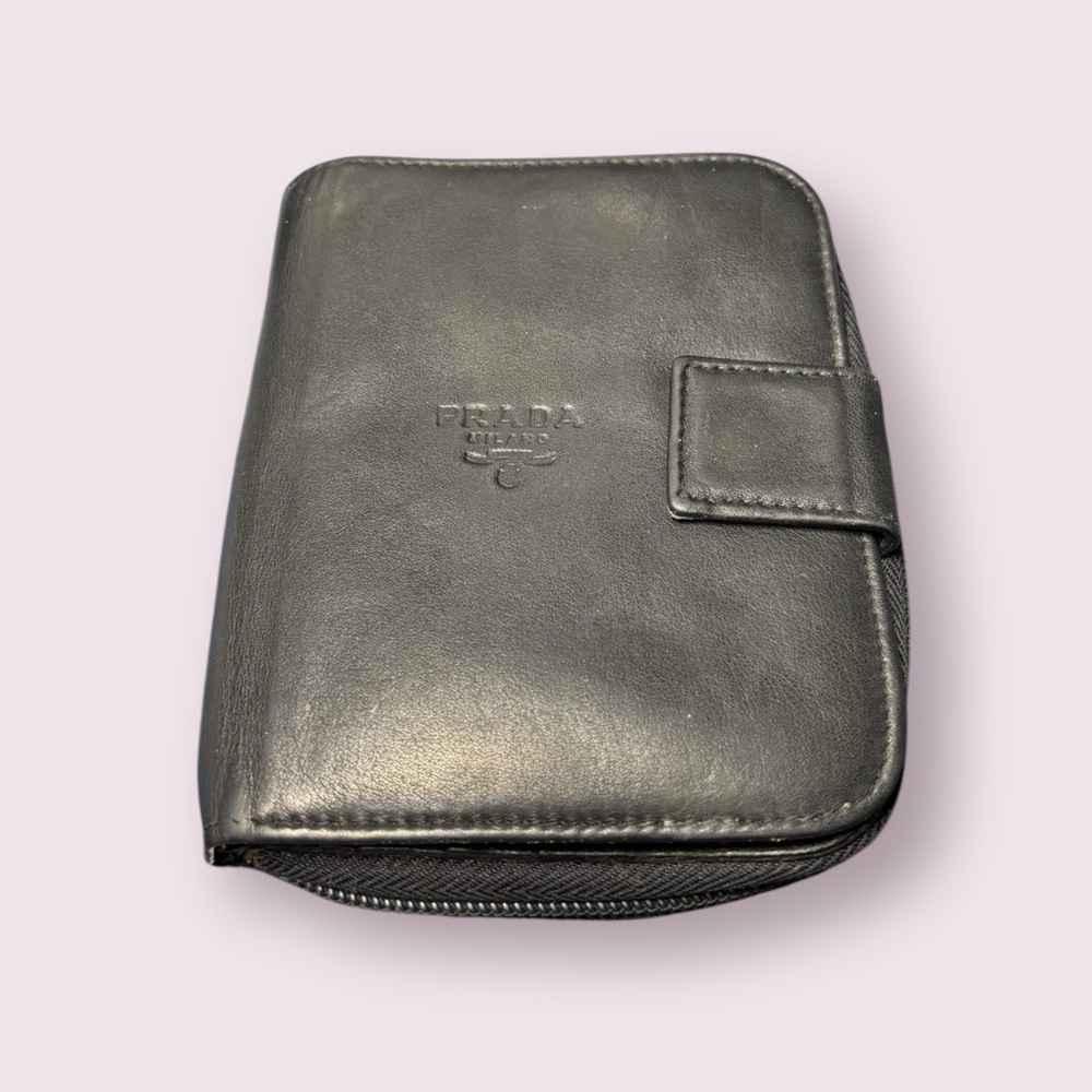 Vintage PRADA Black Round Zip Bi-fold Wallet - Picture 8 of 8